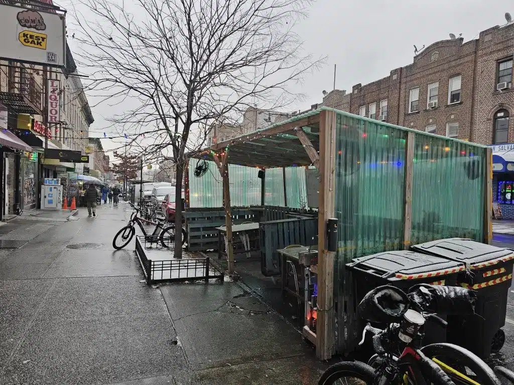 outdoor restaurant seating in the winter